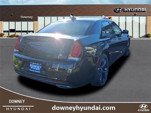 Used 2022 Chrysler 300 S image 4