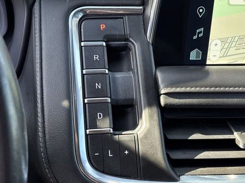 Used 2022 Chevrolet Tahoe Z71 w/ Luxury Package image 16