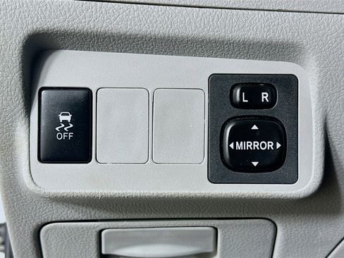 Used 2011 Toyota Corolla LE image 17