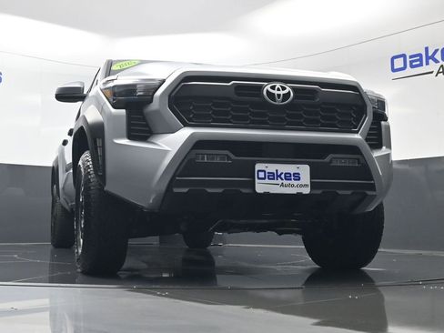 Used 2025 Toyota Tacoma TRD Off-Road AWD/4WD image 39