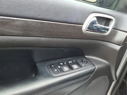 Used 2018 Jeep Grand Cherokee Altitude AWD/4WD image 14
