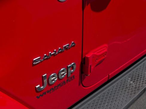 Used 2021 Jeep Wrangler Unlimited Sahara AWD/4WD image 17