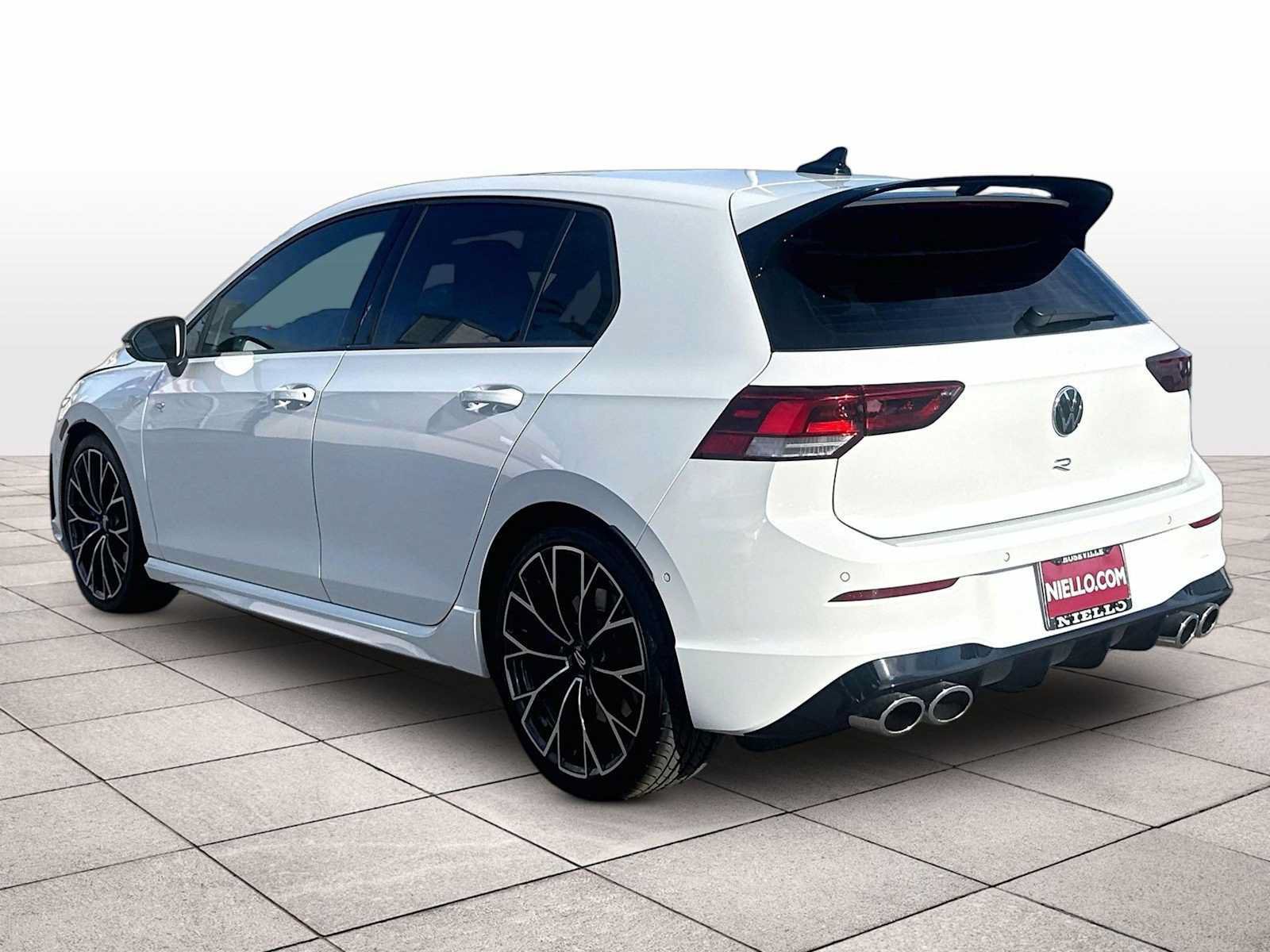 Used 2025 Volkswagen Golf AWD/4WD image 13