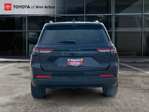 Used 2023 Jeep Grand Cherokee Limited w/ Luxury Tech Group II image 10