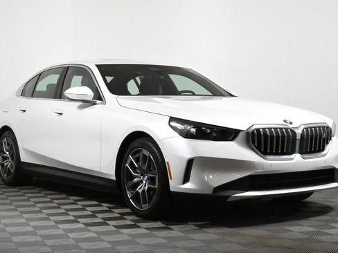 Used 2025 BMW i5 xDrive40 w/ Premium Package image 9