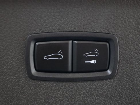 Used 2023 Porsche Macan AWD/4WD image 28