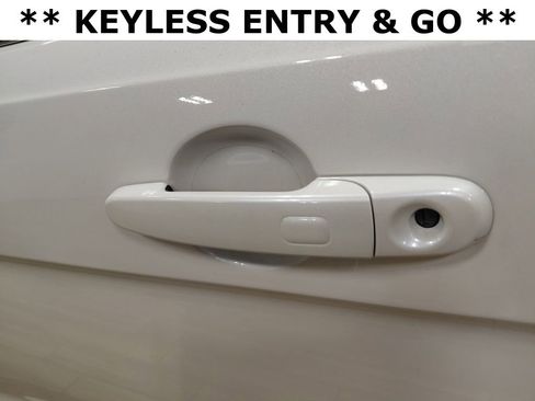 Used 2018 Ford Taurus SHO image 17