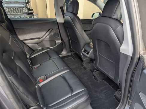 Used 2021 Tesla Model Y Long Range AWD/4WD image 28