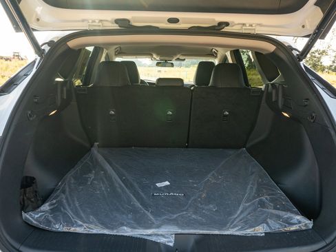 Used 2025 Nissan Murano SV AWD/4WD image 16