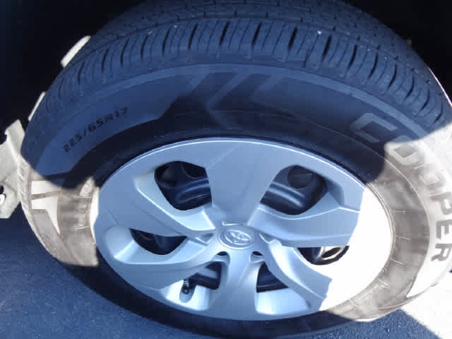 Used 2021 Toyota RAV4 LE AWD/4WD image 14