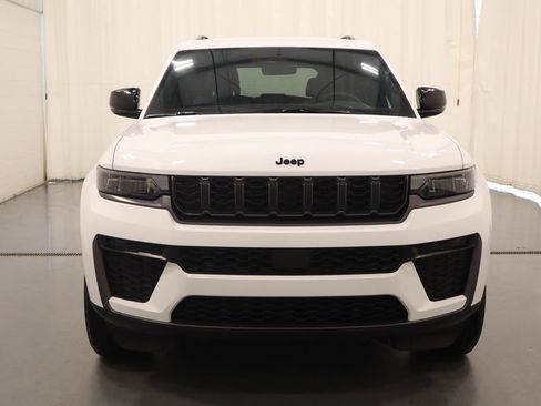 New 2026 Jeep Grand Cherokee Altitude AWD/4WD image 4