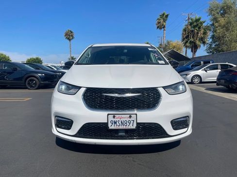 Used 2024 Chrysler Pacifica Limited FWD image 6