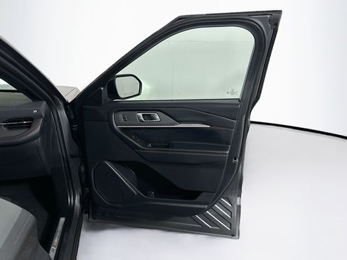 Used 2025 Ford Explorer ST-Line w/ ST-Line Street Pack AWD/4WD image 35