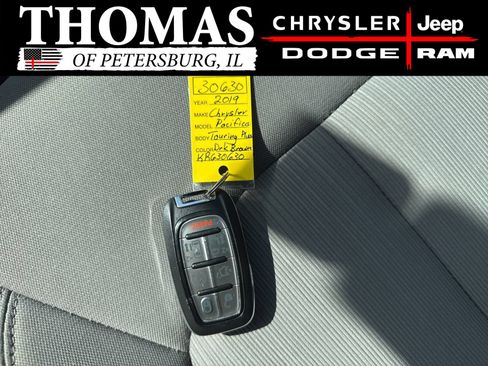 Used 2019 Chrysler Pacifica Touring Plus w/ Tire & Wheel Group FWD image 9