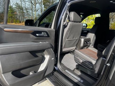 New 2026 Chevrolet Suburban High Country AWD/4WD image 17