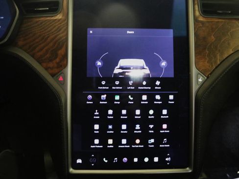 Used 2020 Tesla Model X image 46