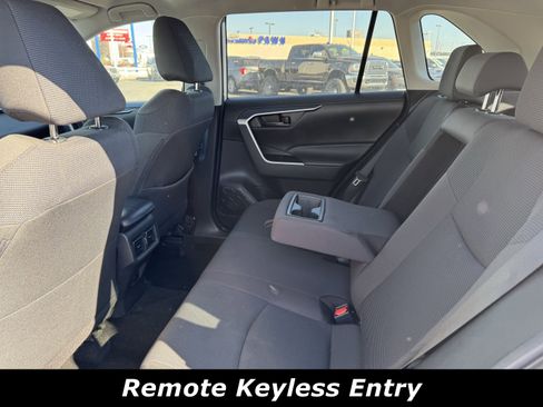 Used 2021 Toyota RAV4 LE image 5