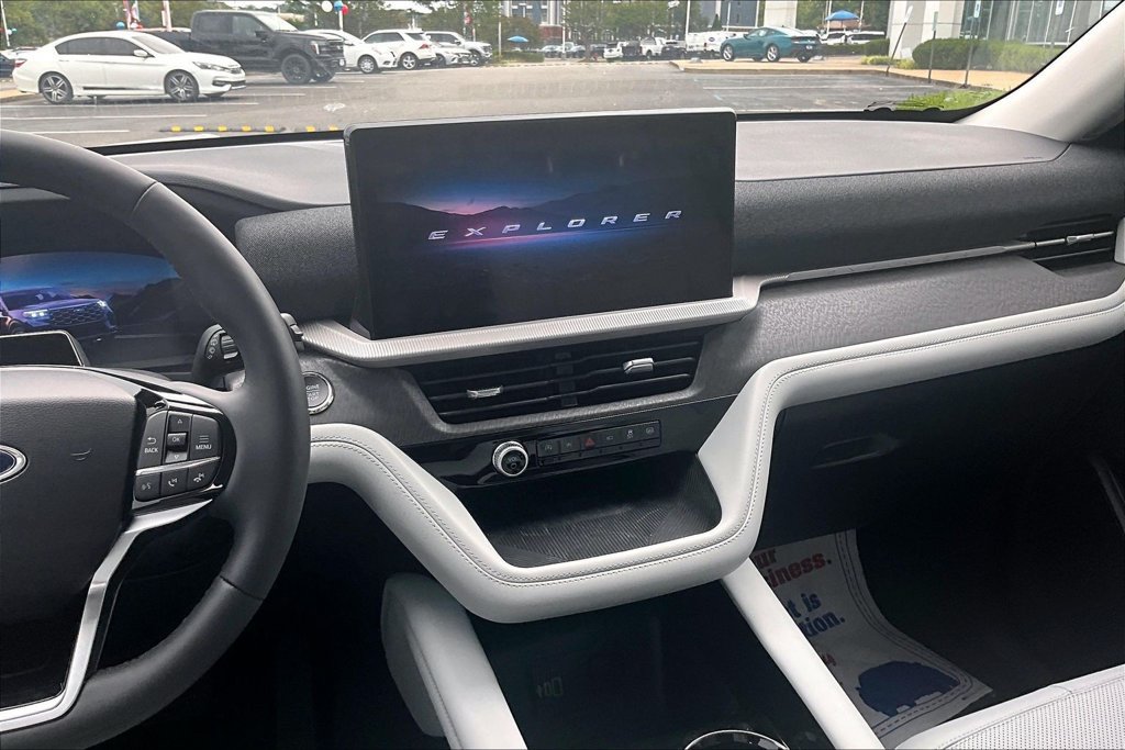 New 2026 Ford Explorer Platinum w/ LUX Leather Package AWD/4WD image 7