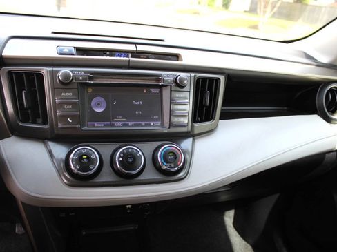 Used 2014 Toyota RAV4 LE FWD image 9