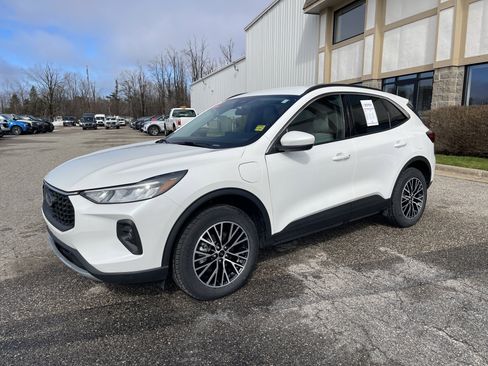 Used 2024 Ford Escape SE image 7