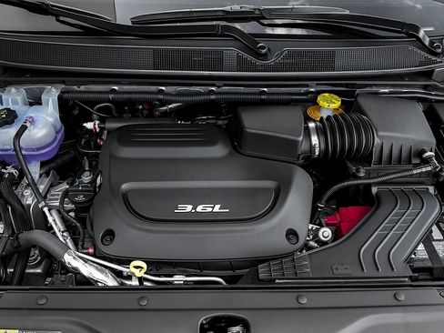 Used 2017 Chrysler Pacifica Touring-L Plus w/ Advanced Safetytec Group image 8