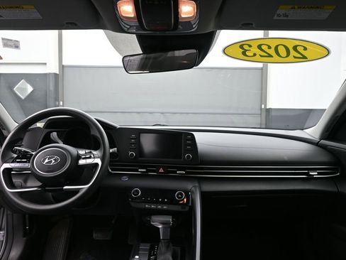 Used 2023 Hyundai Elantra SEL w/ Preferred Accessory Package FWD image 21