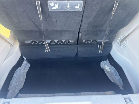 Used 2021 Chrysler Pacifica Touring-L image 9