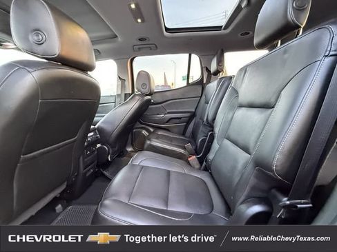 Used 2017 GMC Acadia SLT w/ LPO, Black Accent Package AWD/4WD image 27