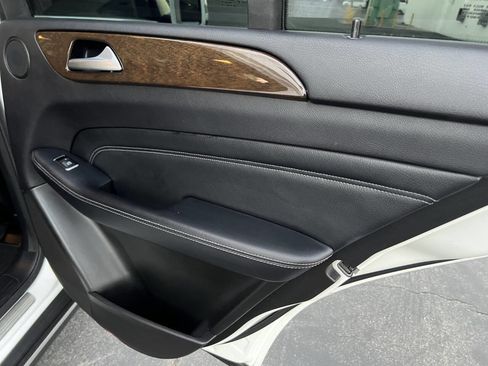 Used 2015 Mercedes-Benz ML 350 2WD w/ Premium 1 Package image 24