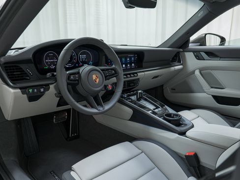 New 2026 Porsche 911 Carrera 4S image 4