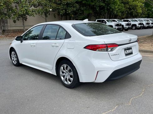 Used 2024 Toyota Corolla LE FWD image 5
