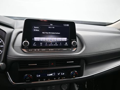 Used 2025 Nissan Rogue SV FWD image 20