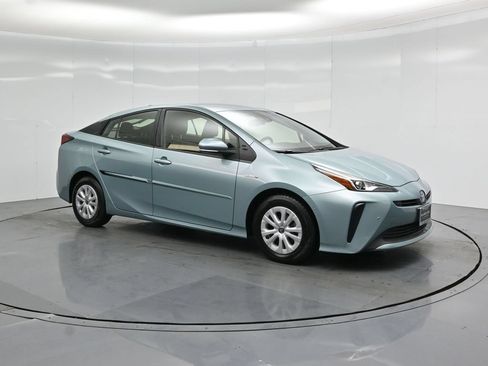 Used 2021 Toyota Prius LE FWD image 19