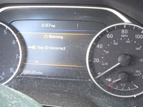Used 2016 Nissan Maxima Platinum w/ Interior Lighting Package FWD image 14