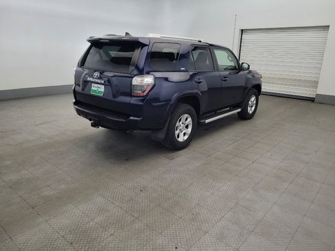 Used 2017 Toyota 4Runner SR5 AWD/4WD image 9