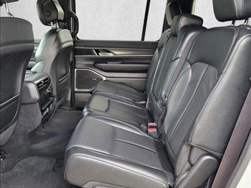 Used 2024 Jeep Wagoneer L Series II w/ Flexible Seating Group image 18