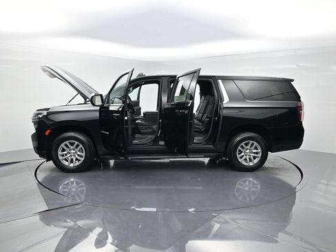 Used 2024 Chevrolet Suburban LT AWD/4WD image 30