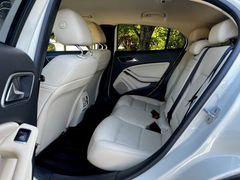 Used 2015 Mercedes-Benz GLA 250 4MATIC w/ Premium Package image 20