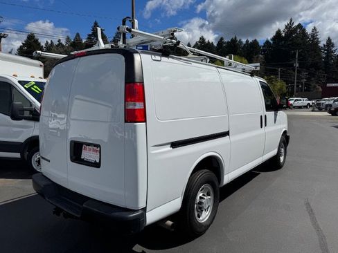 Used 2019 Chevrolet Express 3500 w/ Driver Convenience Package RWD image 8
