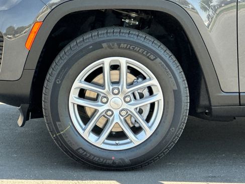 New 2025 Jeep Grand Cherokee Laredo X w/ Luxury Tech Group I image 25