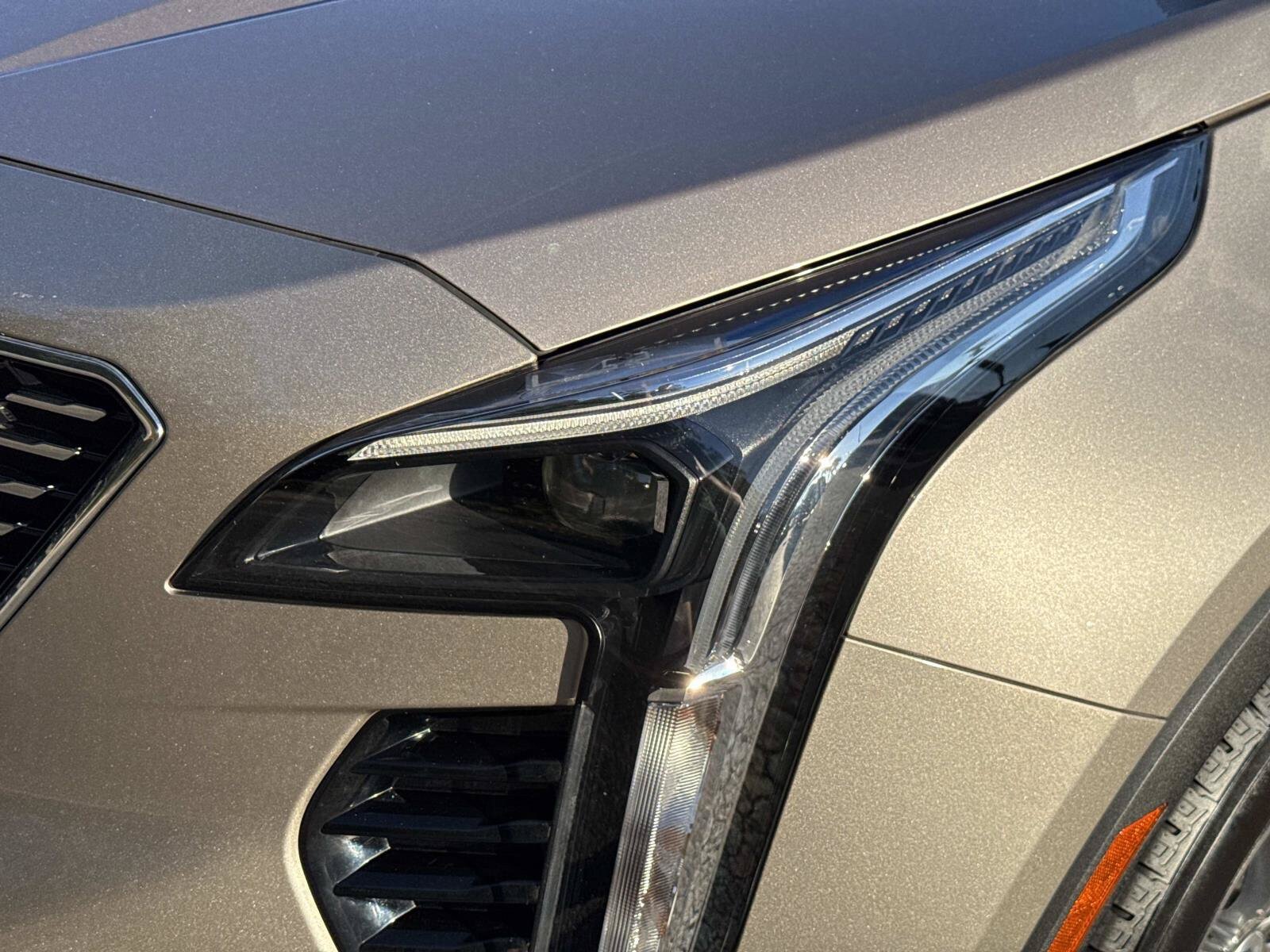 Used 2023 Cadillac XT4 Premium Luxury FWD image 9