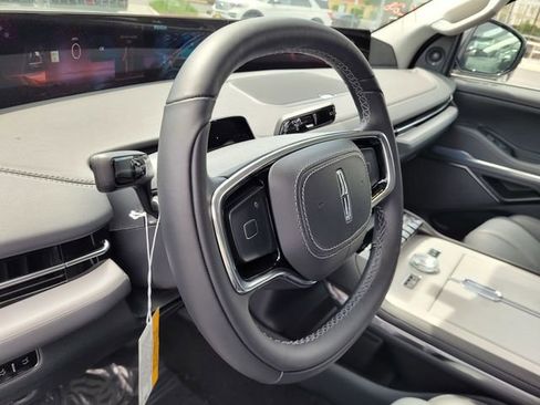 New 2026 Lincoln Navigator L Reserve AWD/4WD image 11