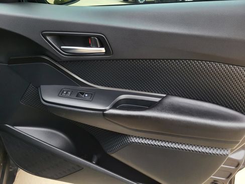 Used 2018 Toyota C-HR XLE FWD image 6