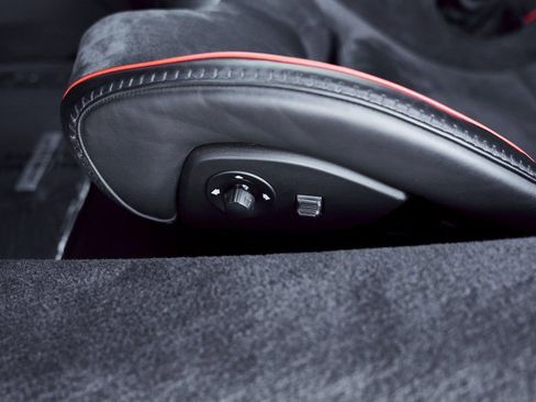 Used 2023 McLaren Artura RWD image 42