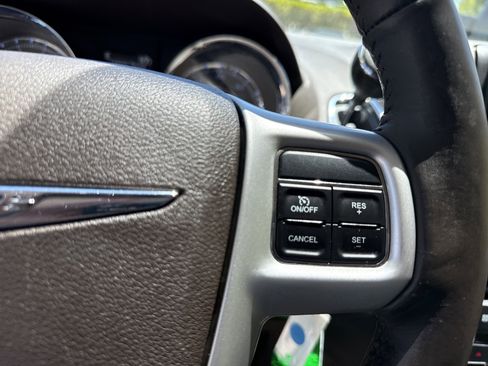 Used 2014 Chrysler Town & Country Touring-L w/ Driver Convenience Group FWD image 25