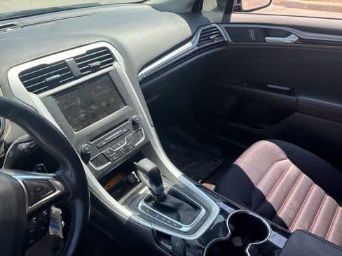 Used 2016 Ford Fusion SE AWD/4WD image 19