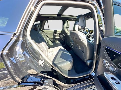 Used 2025 Mercedes-Benz GLC 300 image 29