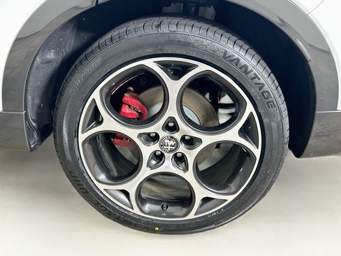 Used 2024 Alfa Romeo Tonale Veloce AWD/4WD image 11