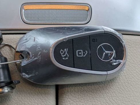 Used 2024 Mercedes-Benz GLC 300 4MATIC image 32