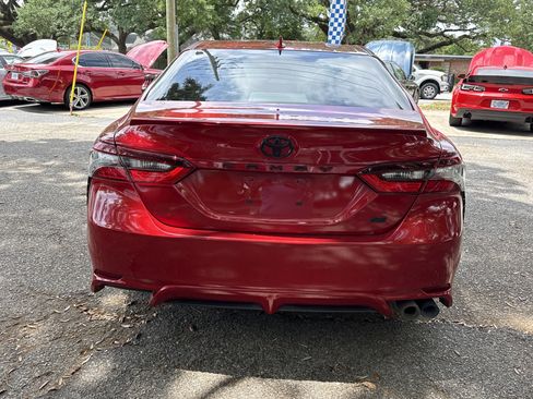 Used 2021 Toyota Camry SE w/ Convenience Package FWD image 4